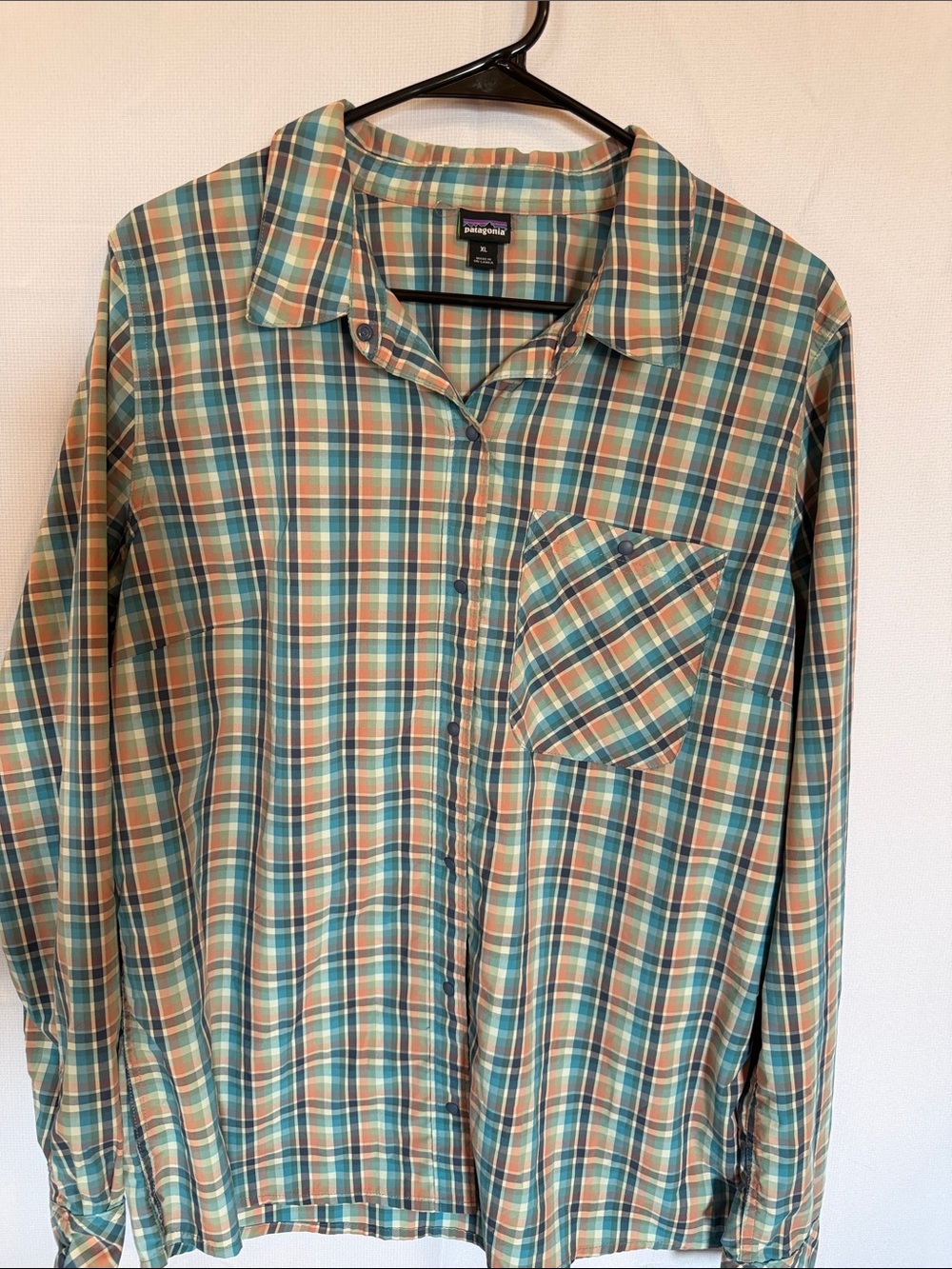 Women’s Worn Wear Patagonia Teal, Tan & Cream Plaid Button-Down Shirt